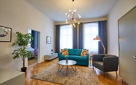 Fancy Home For 6 With Self-Check-In At Spittelberg